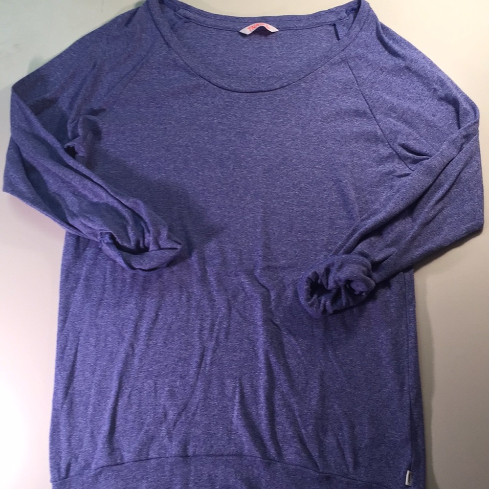 Aritzia very cute shirt!